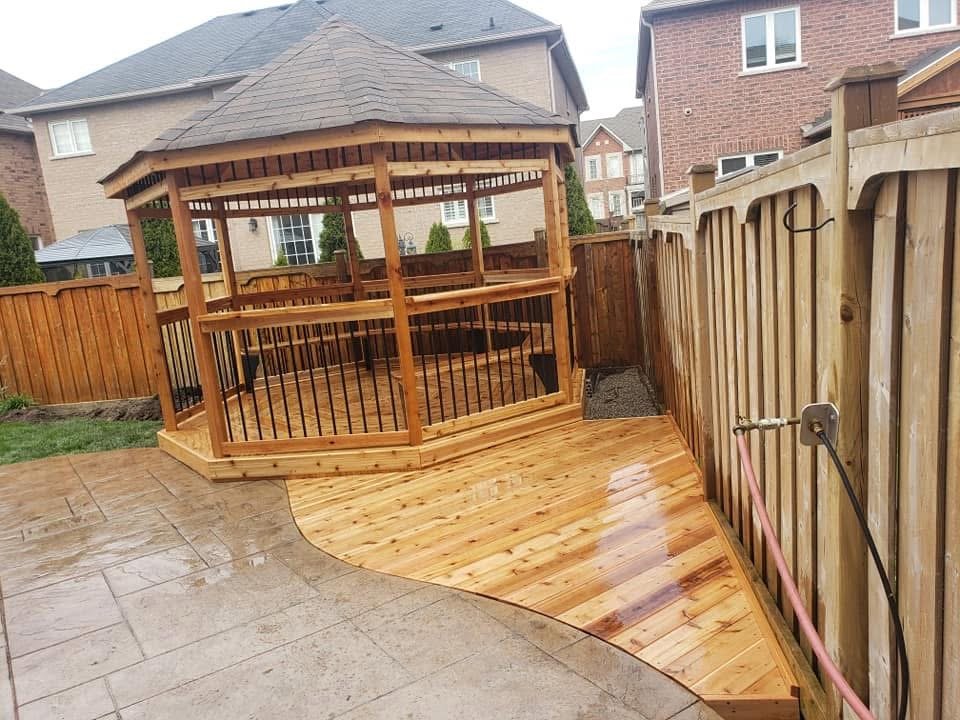 Custom gazebo deck construction Toronto — Hi-Quality Homes Inc.