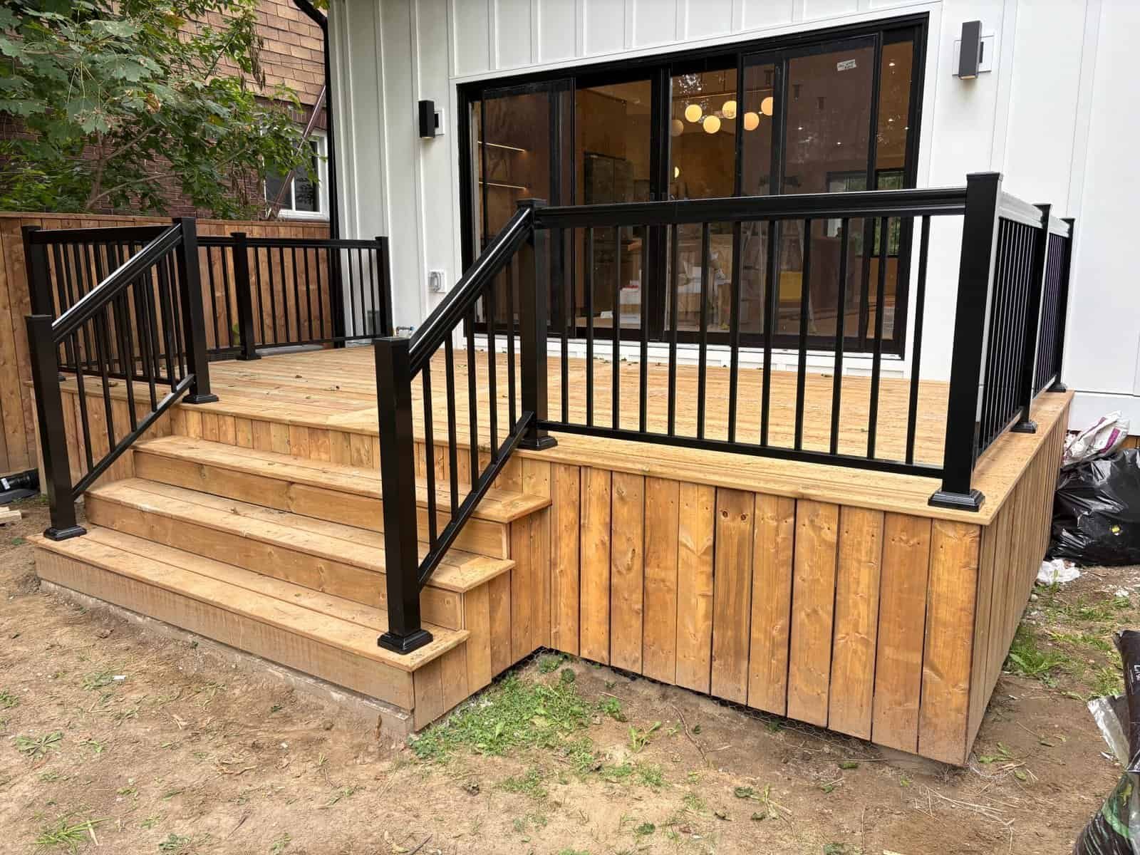 Deck construction Toronto aluminum railings — Hi-Quality Homes Inc.